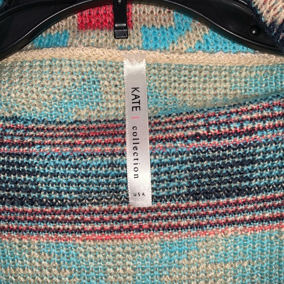 🌺 3/$25 Kate Collection Sweater - Picture 3 of 3